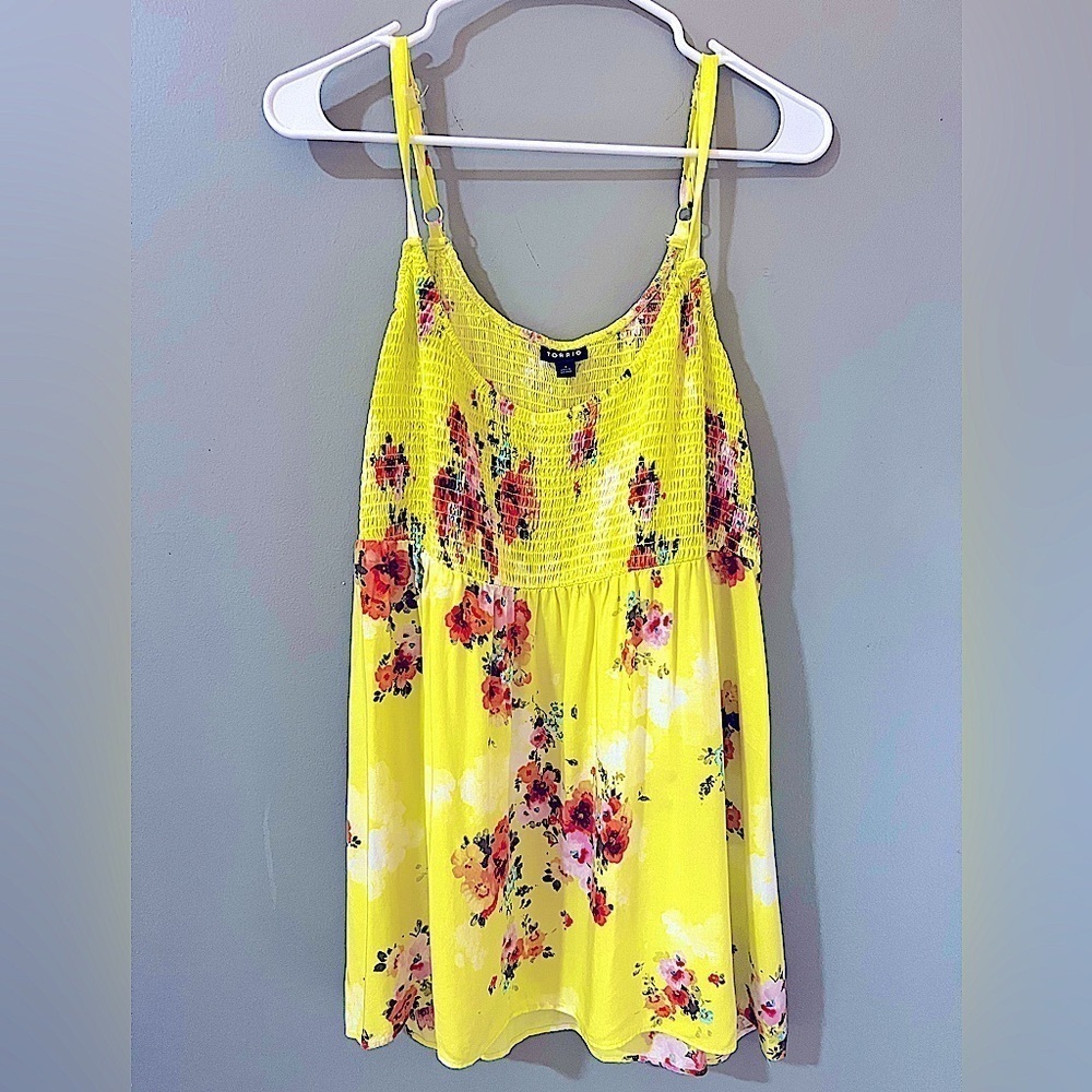 Torrid women floral adjustable strap flowy tank size 1